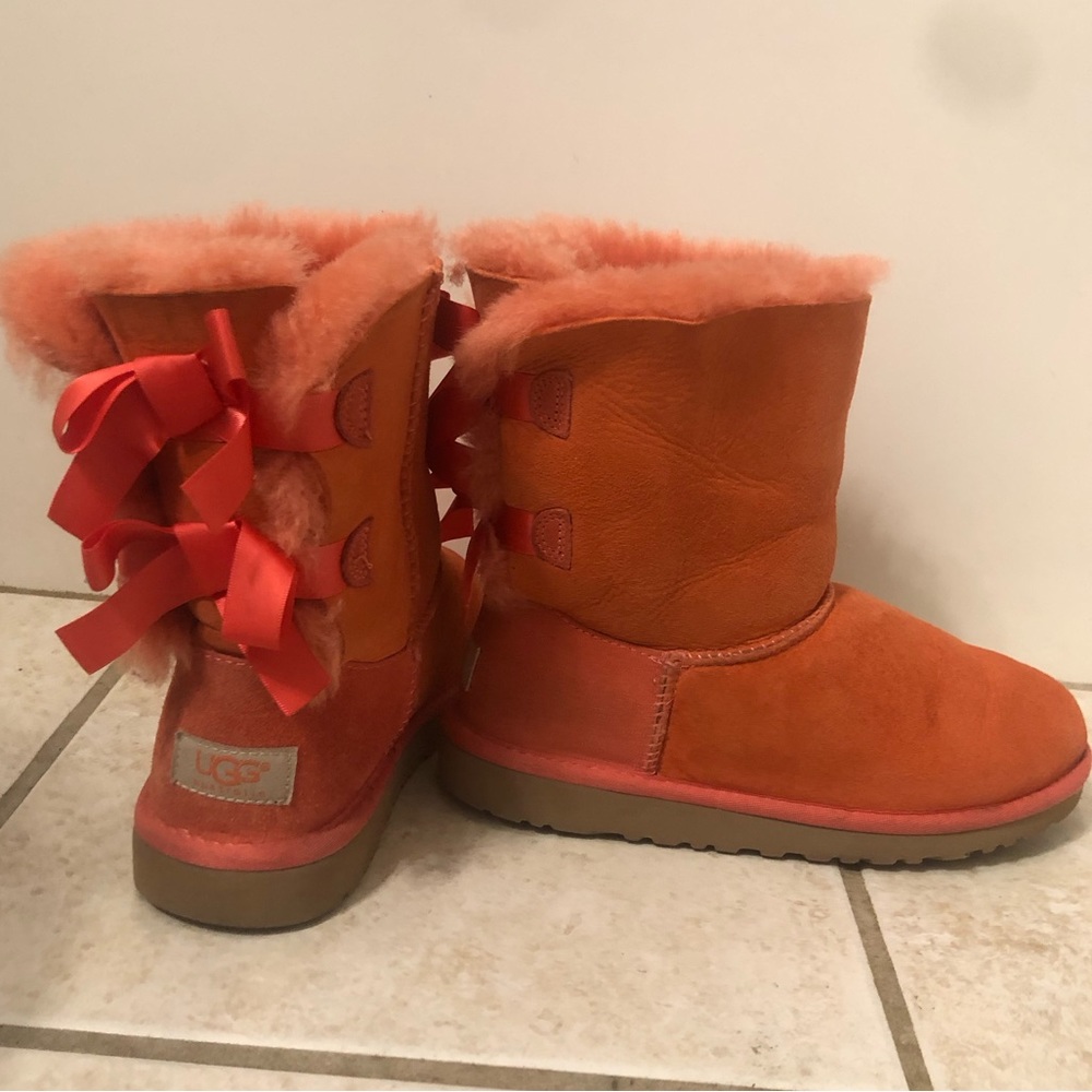 UGG bailey bow 2 nantucket coral size 4 kids / size 6 women ballet core athletic